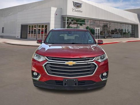 Used 2021 Chevrolet Traverse LT image 2