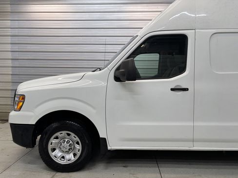Used 2021 Nissan NV 2500 SV image 3