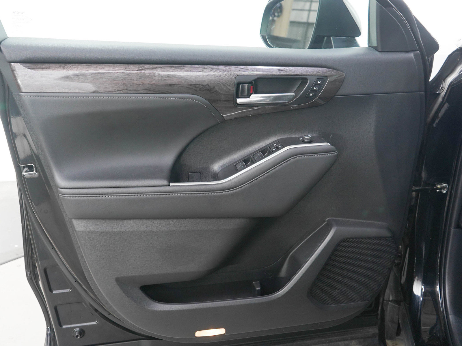 Used 2023 Toyota Highlander Limited AWD/4WD image 22