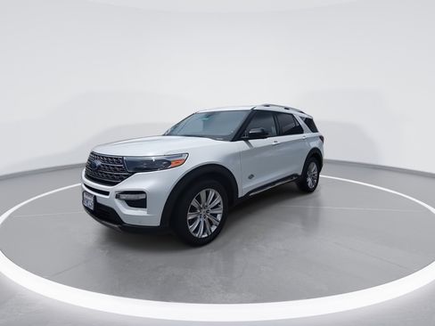 Used 2021 Ford Explorer King Ranch w/ Premium Technology Package RWD image 4