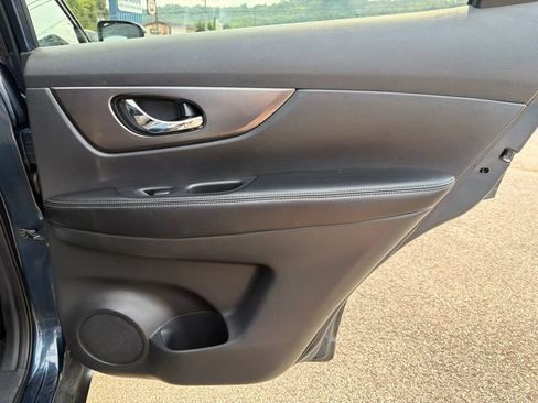 Used 2015 Nissan Rogue SV FWD image 27