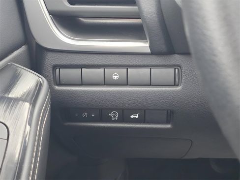 Used 2024 Nissan Rogue SV image 24