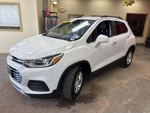 Used 2018 Chevrolet Trax LT w/ LT Convenience Package FWD image 14