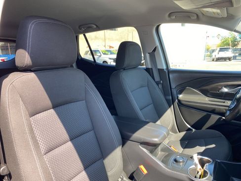 Used 2024 GMC Terrain SLE image 22