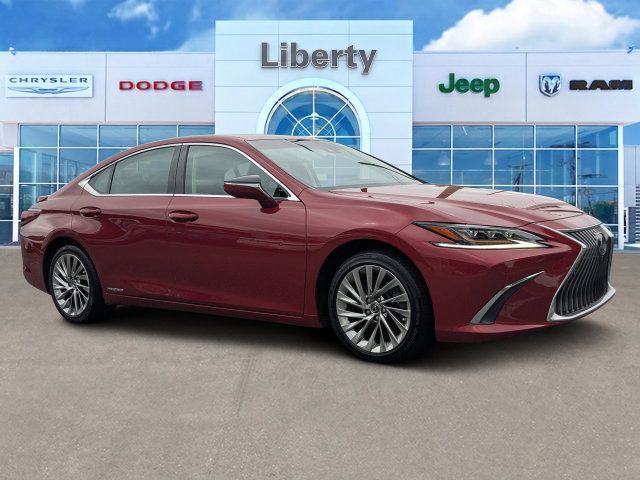 Used 2021 Lexus ES 300h Ultra Luxury w/ Accessory Package 2 FWD image 1