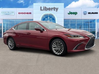 Used 2021 Lexus ES 300h Ultra Luxury w/ Accessory Package 2