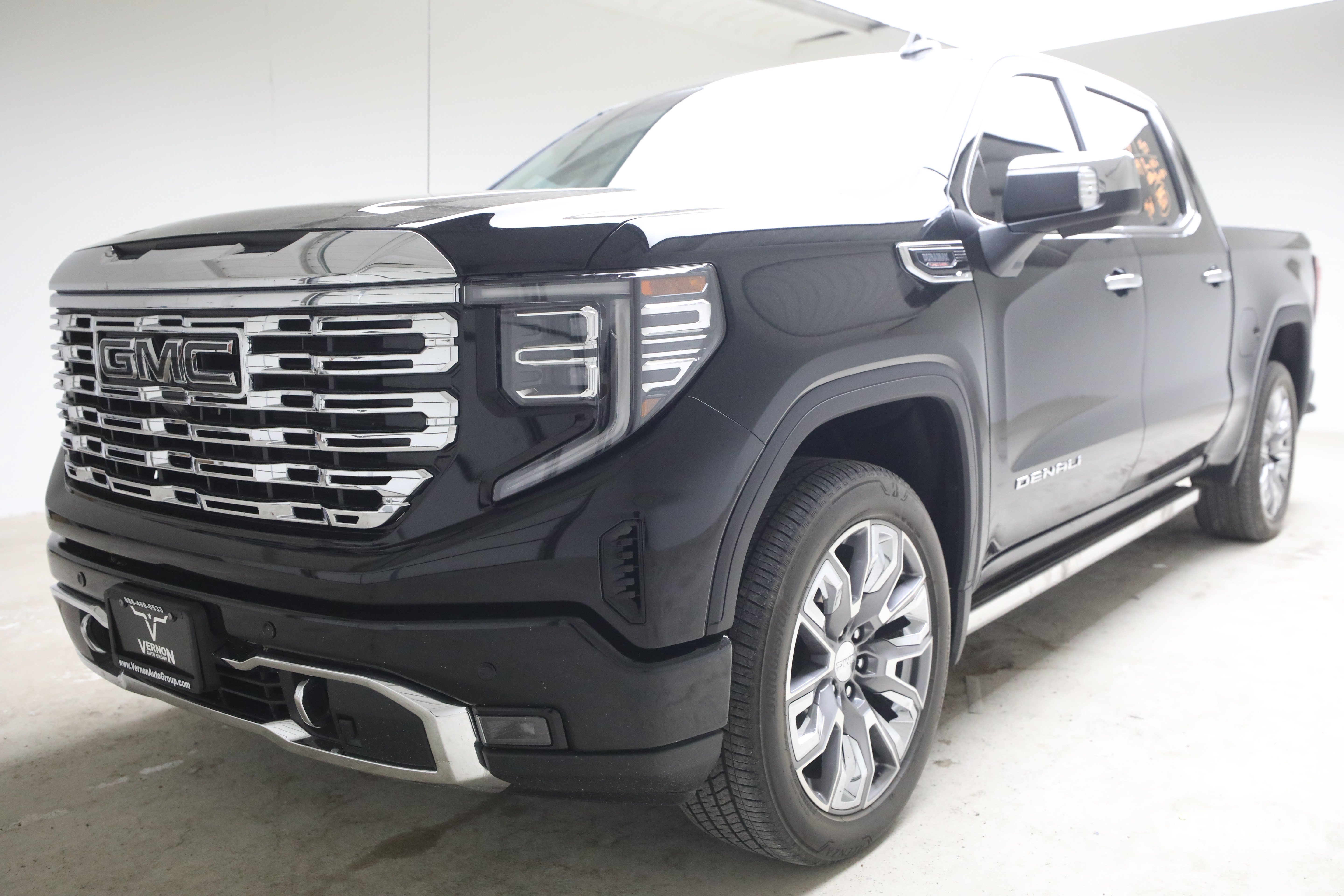 Used 2024 GMC Sierra 1500 Denali w/ Denali Reserve Package AWD/4WD image 1