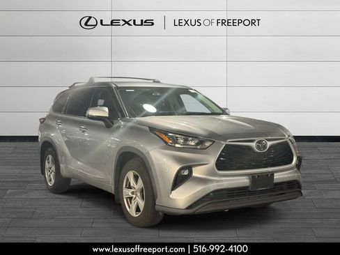 Used 2020 Toyota Highlander LE AWD/4WD image 1