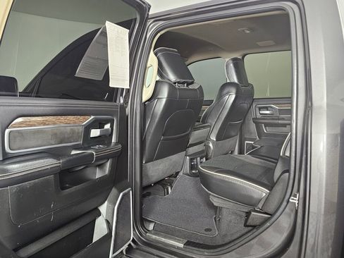 Used 2020 RAM 2500 Laramie image 32