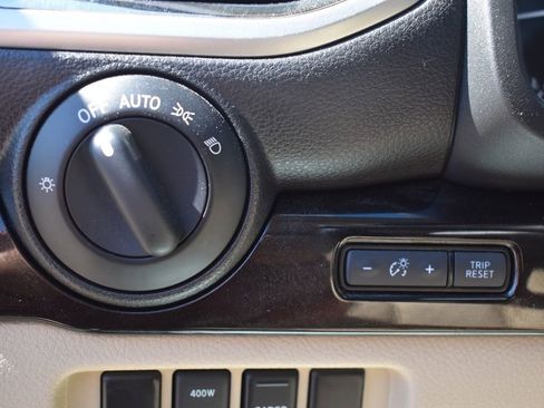 Used 2018 Nissan Titan SV w/ SV Convenience Package image 28