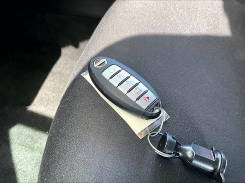 Used 2025 Nissan Altima 2.5 SV FWD image 14