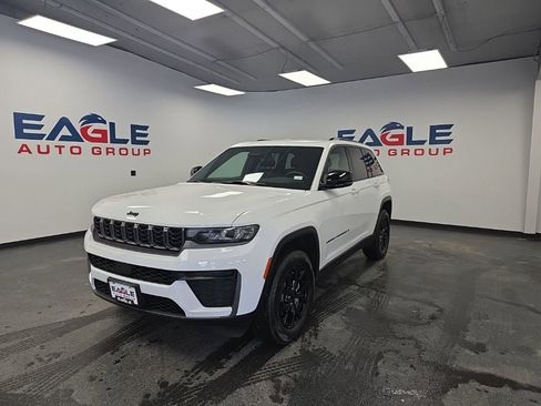 New 2026 Jeep Grand Cherokee Altitude image 5