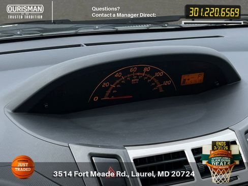 Used 2010 Toyota Yaris 2-Door Hatchback image 11