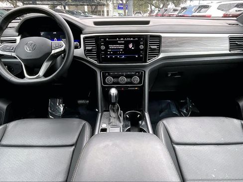 Certified 2022 Volkswagen Atlas Cross Sport SE w/ Black Wheel Package image 15