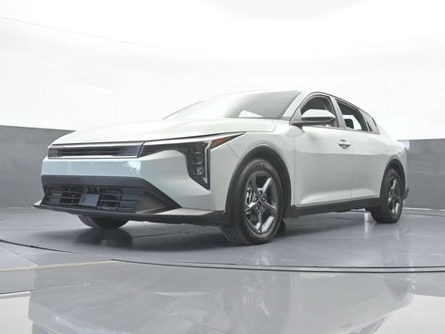 Used 2025 Kia K4 FWD image 52