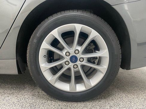 Used 2020 Ford Fusion SE image 27