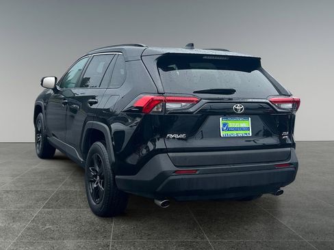 Used 2022 Toyota RAV4 XLE AWD/4WD image 6