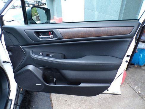 Used 2017 Subaru Outback 2.5i Limited AWD/4WD image 21
