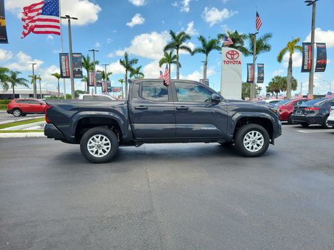 Used 2025 Toyota Tacoma SR5 w/ SR5 Upgrade Package AWD/4WD image 13