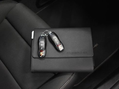 Used 2017 Porsche 911 Carrera 4S image 6