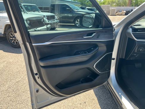 Used 2022 Jeep Grand Cherokee L Limited RWD image 13