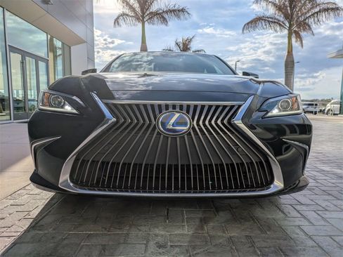 Used 2020 Lexus ES 300h w/ Premium Package image 9
