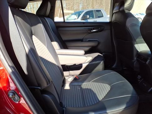 Used 2021 Toyota Highlander XSE image 8