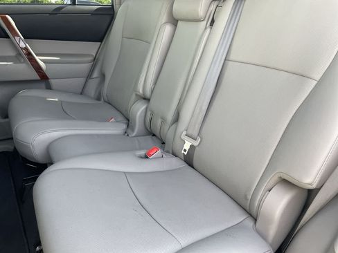 Used 2013 Toyota Highlander Limited AWD/4WD image 19