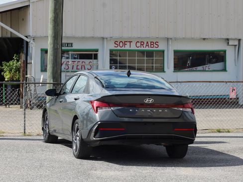 Used 2025 Hyundai Elantra Sport FWD image 6