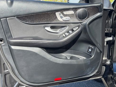 Used 2021 Mercedes-Benz GLC 300 image 17