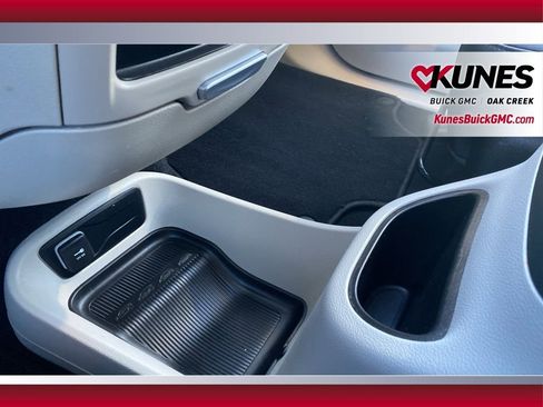 Used 2024 Chrysler Pacifica Touring-L image 22