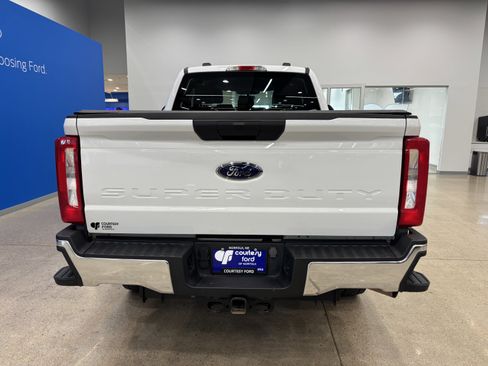 Certified 2023 Ford F250 XLT image 7