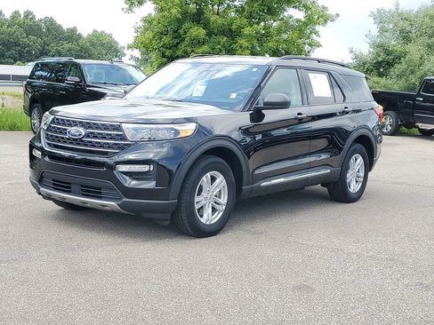 Certified 2024 Ford Explorer XLT w/ Equipment Group 202A AWD/4WD image 2