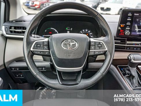 Used 2024 Toyota Sienna XLE image 30
