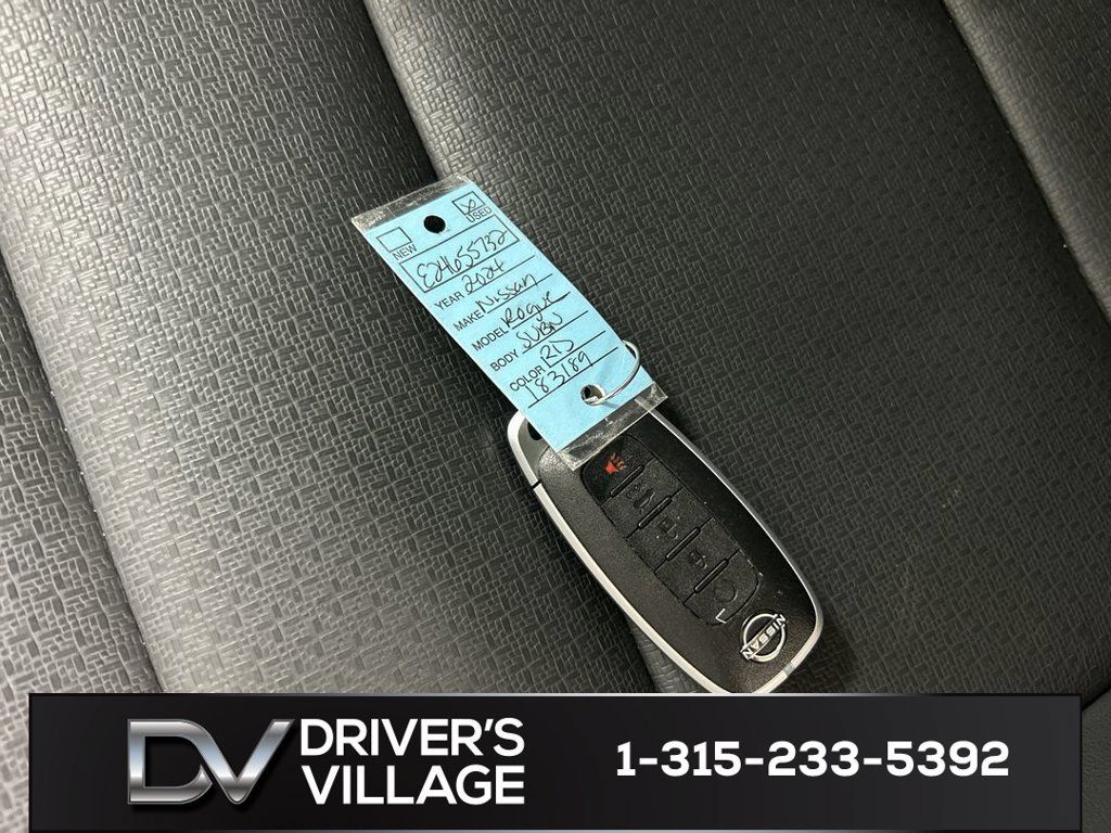 Used 2024 Nissan Rogue SV w/ SV Premium Package AWD/4WD image 12