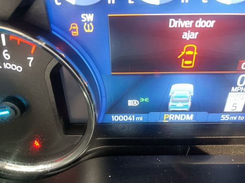 Used 2022 Ford Expedition Limited image 12