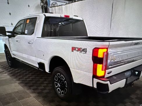 Used 2023 Ford F250 Platinum AWD/4WD image 2