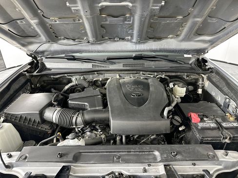 Used 2020 Toyota Tacoma TRD Off-Road image 31