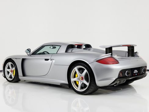 Used 2004 Porsche Carrera GT RWD image 6
