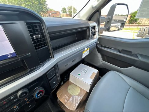 New 2025 Ford F350 XL w/ XL Chrome Package image 38