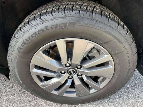 Used 2024 Nissan Pathfinder SV AWD/4WD image 35