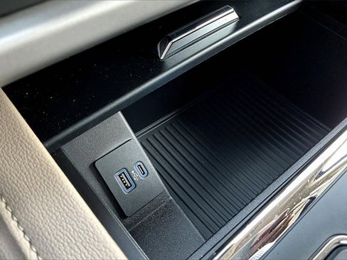 Used 2024 Ford Expedition XLT image 22