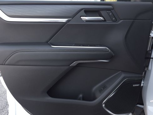 Used 2025 GMC Acadia Elevation image 29