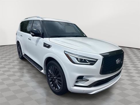 Used 2024 INFINITI QX80 Sensory AWD/4WD image 4