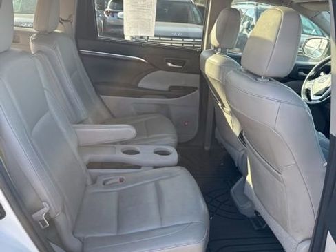 Used 2015 Toyota Highlander Limited Platinum AWD/4WD image 13