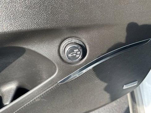 Used 2024 Buick Enclave Premium image 11