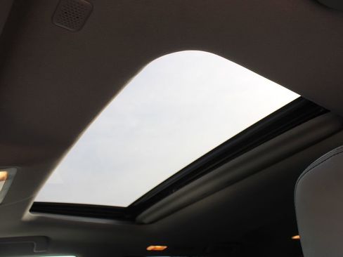 Used 2019 Toyota Highlander AWD V6 image 58