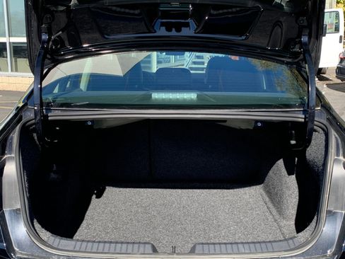 Used 2025 Volkswagen Jetta SE image 30