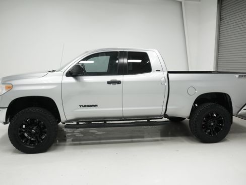 Used 2016 Toyota Tundra SR5 w/ Tow Package RWD image 5