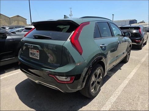 Certified 2024 Kia Niro Wave FWD image 6